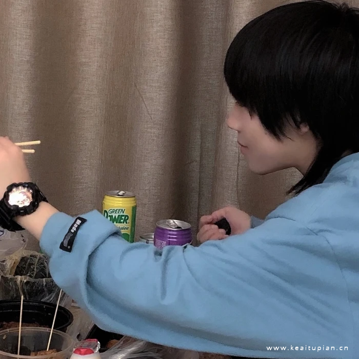 ins风帅气的男生微信个性头像