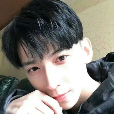 阳光帅气的小奶狗男生微信头像图片