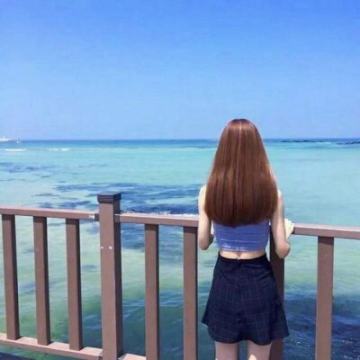唯美蓝色系看海的女生背影高清头像图片