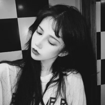 女生伤感头像黑白孤独2024