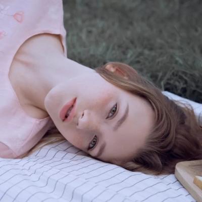 抖音最新欧美女生个性高冷好看头像图片