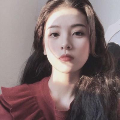 ins风优雅知性少女高清微信头像