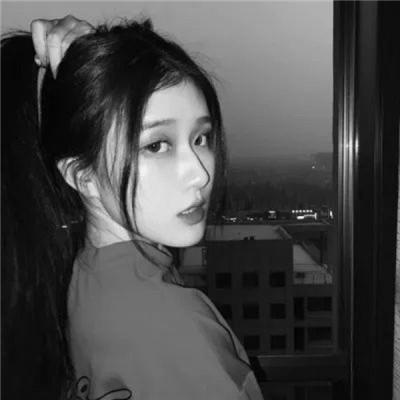 个性精选霸气美女黑白头像图片