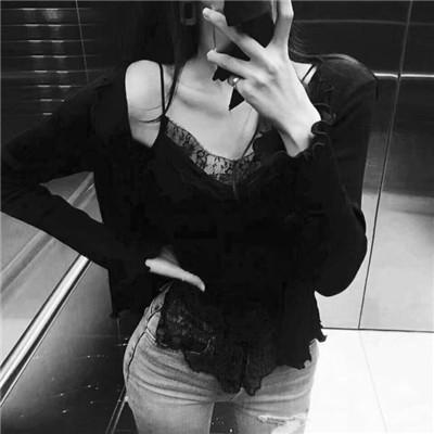 性感女生自拍黑白微信高清头像大全
