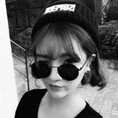 个性甜酷的女生黑白头像 心之所想皆是过往