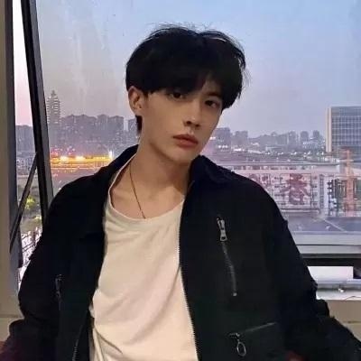 优质高冷帅气的男生头像微信头像图片 万般皆苦你是源头