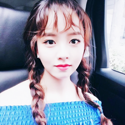 出去玩拍照的美女日常头像图片