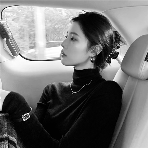 黑白风个性气质美女高冷头像大全