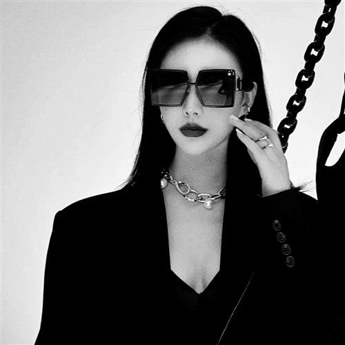 黑白风个性性感美女气质头像大全