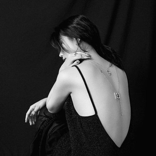 唯美有意境的女生黑白侧脸背影不露脸头像图片大全