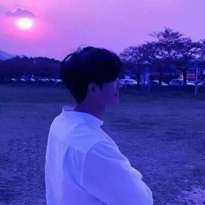 蓝色滤镜下的男生真人个性帅气头像