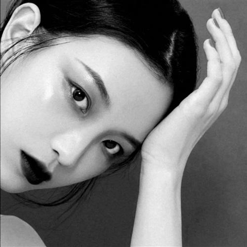 气质美女黑白有个性抖音头像图片