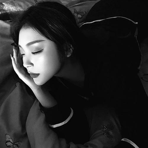 超霸气的黑白美女高颜值头像