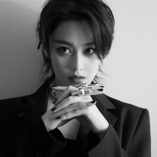 霸气高冷范美女气质黑白头像图片