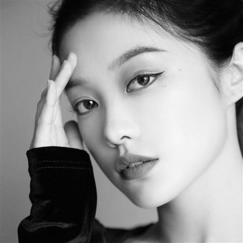 高冷小姐姐黑白头像·冷艳美女高清图片