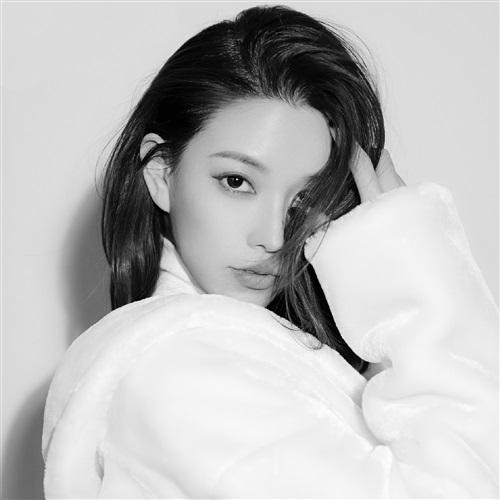 高冷霸气御姐范的黑白美女头像