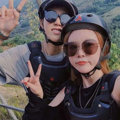 一对两张情侣恩爱好看微信头像