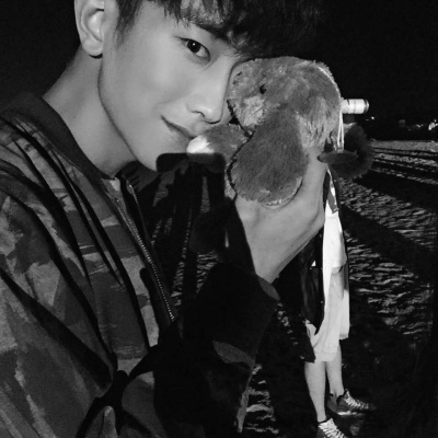 这个世界非黑即白·伤感个性男生头像