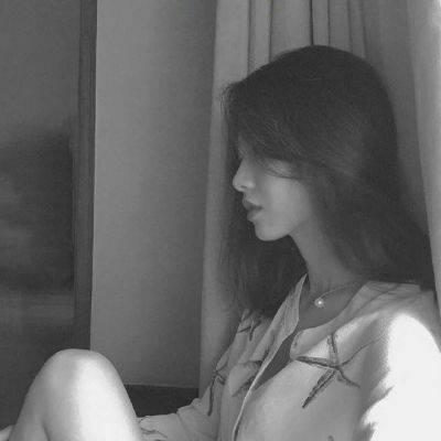 黑白女生头像 黑白照片头像女生