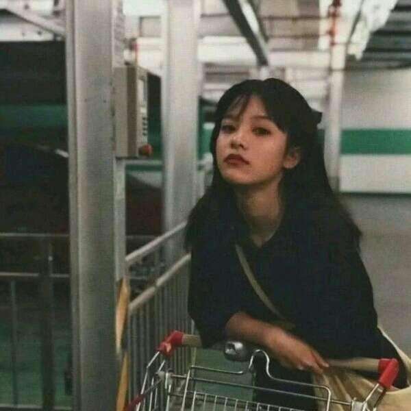 洒落一身星光的唯美好看女生精选头像图片