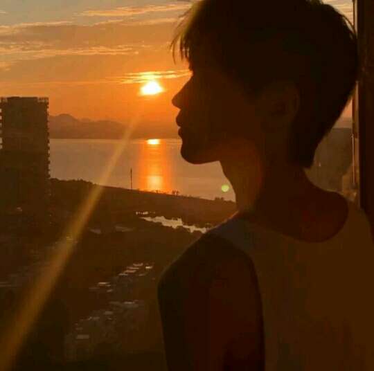 林思韵：   男头/不要听网上的爱情观 你的男孩会用他的方式去爱你头像图片