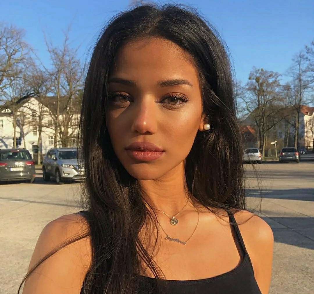 芭比娃娃般精致的漂亮欧美女生头像图片