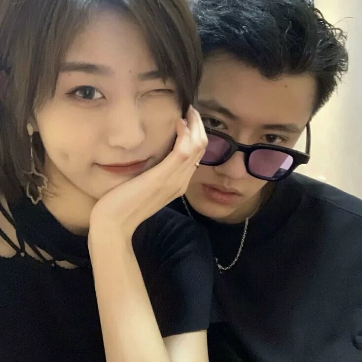 甜蜜合照的小众意境真人情侣头像图片