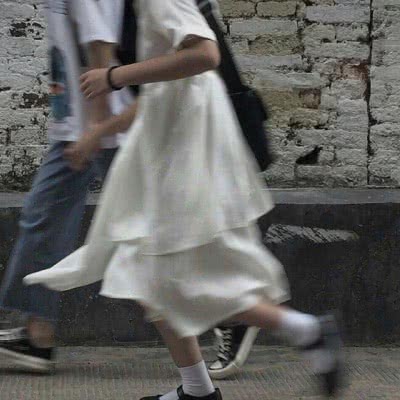 情侣/秋天大概最适合牵手和拥抱了吧头像图片