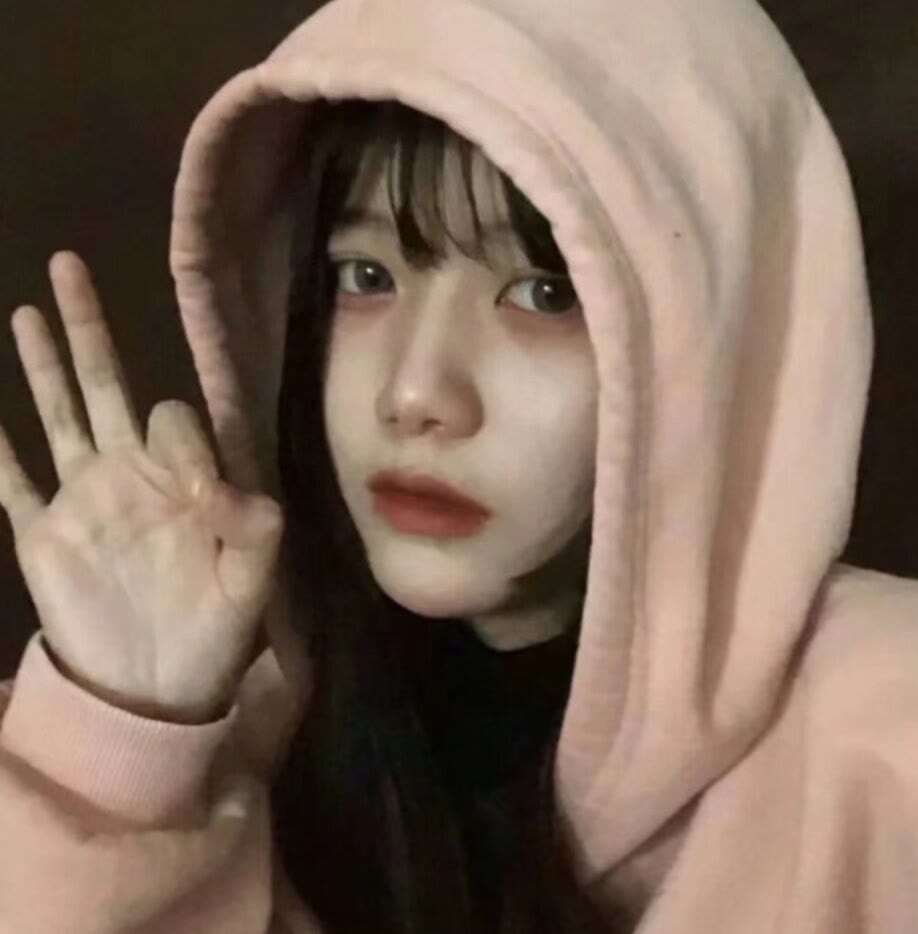 风格迥异漂亮一致的女生ins个性头像图片