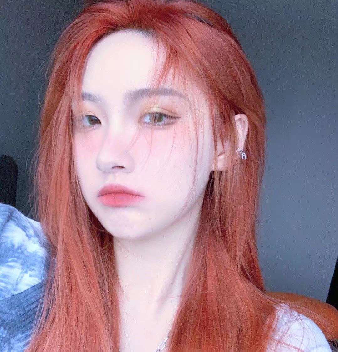 精致五官的俏皮女生日常元气头像图片