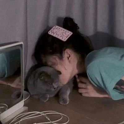 /女生/也许你望着月亮时?，我正在想你头像图片