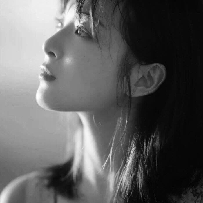 唯美文艺美女黑白精选头像图片