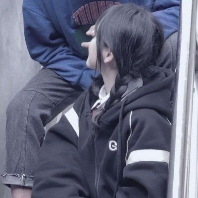 一对两张ins魅力情头_小众情侣真人头像图片