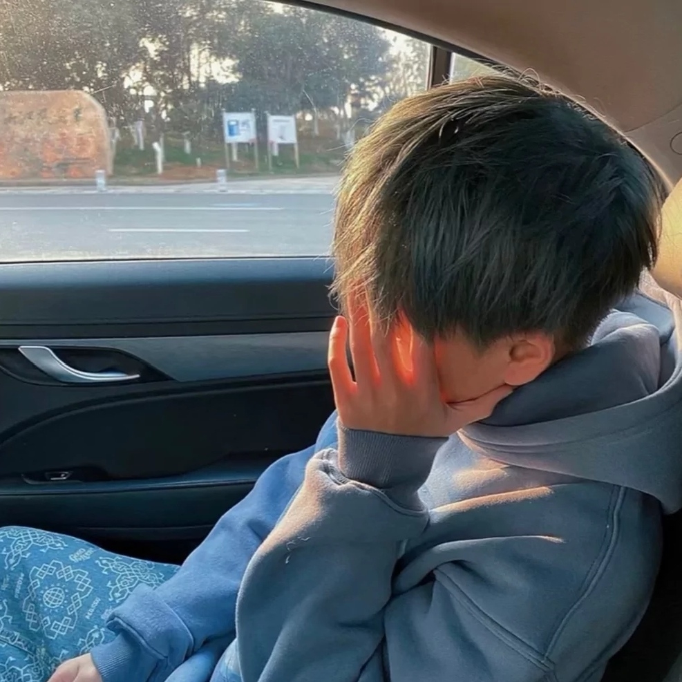 高冷个性的男生真人微信伤感高清头像图片