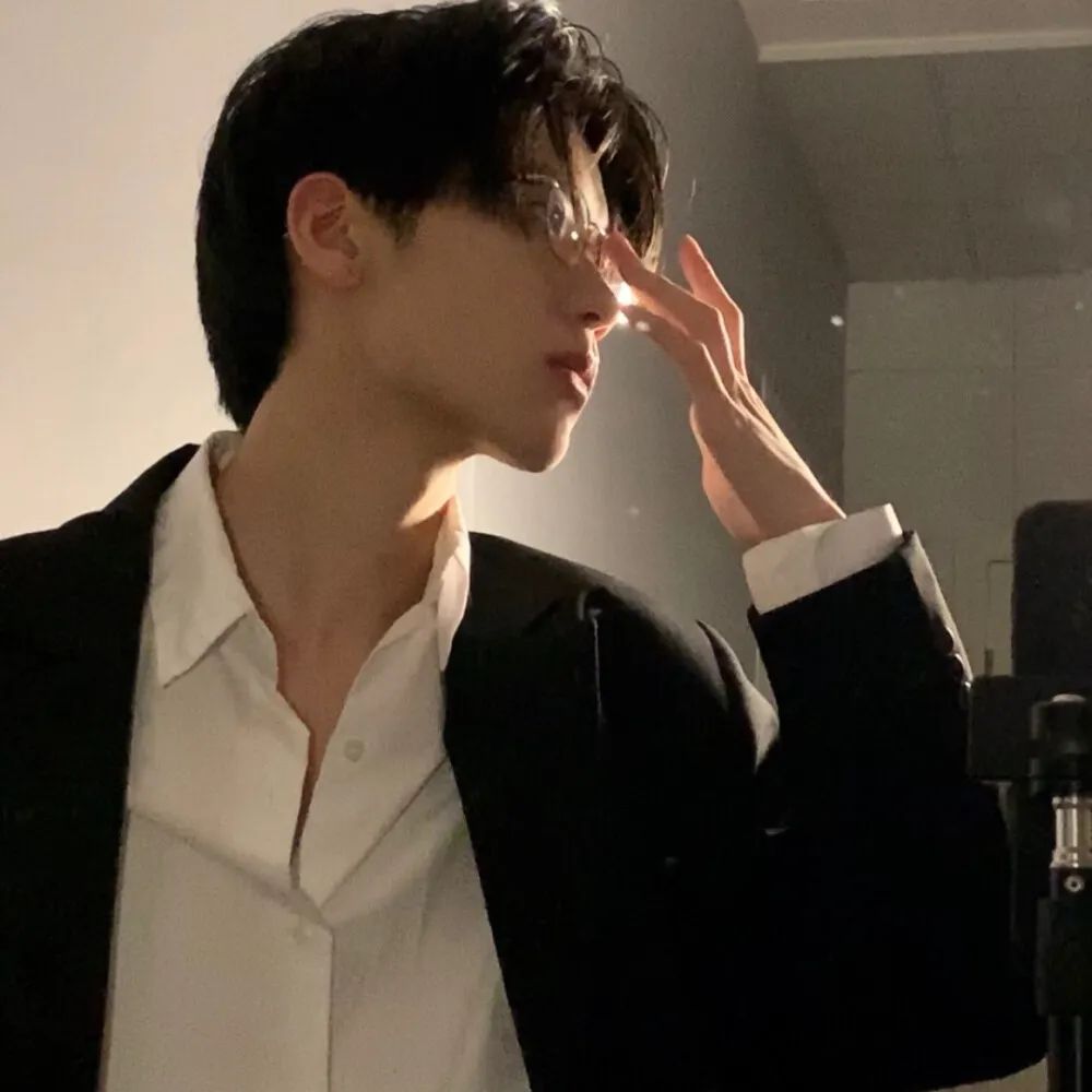 气质高冷个性的男生微信高清头像图片