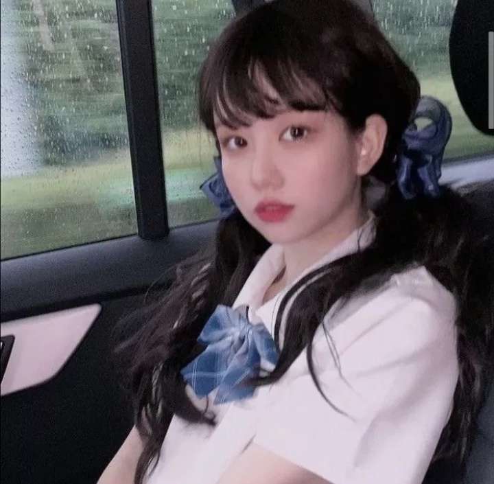 我太容易认真了 不应该谈恋爱 我应该坐在路口贴钢化膜头像图片