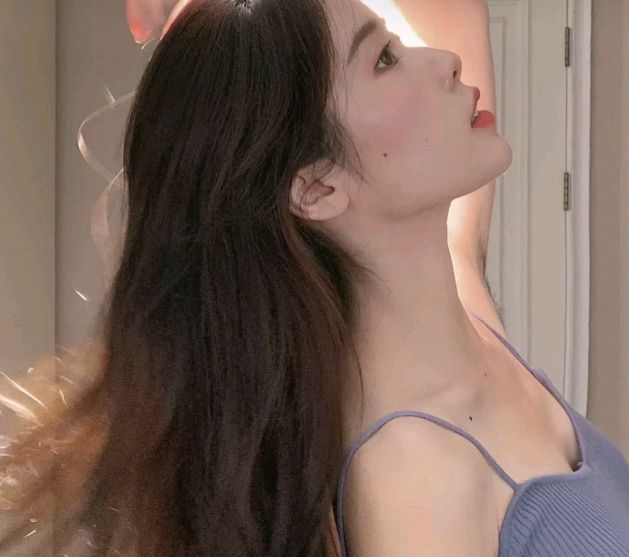 气质出众的元气少女甜美漂亮女生头像图片