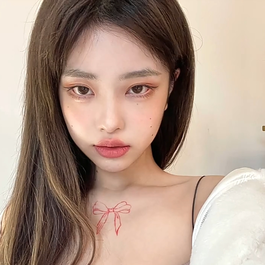 桀骜冷艳的猫系女生优质美女头像图片