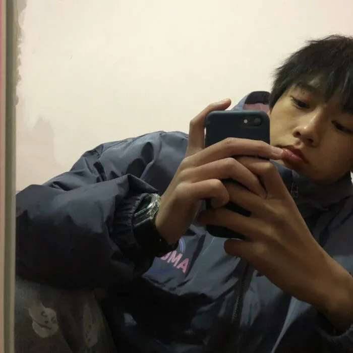 尤眠/散装男头/拿图点个心头像图片