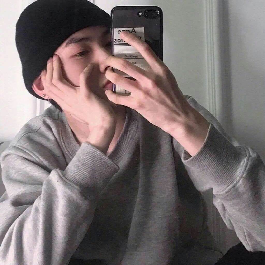 男生 点赞美三代，评论富一生??头像图片