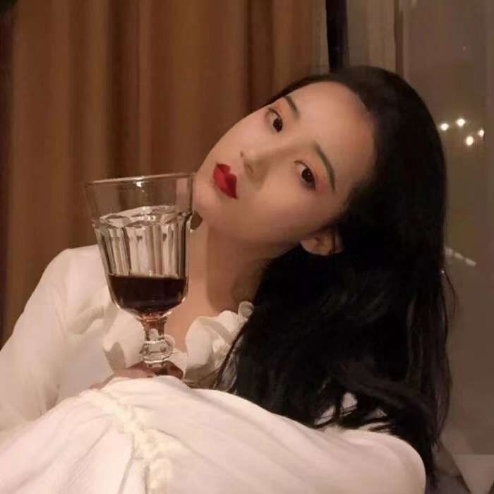 高冷气质真人美女微信高质量头像图片