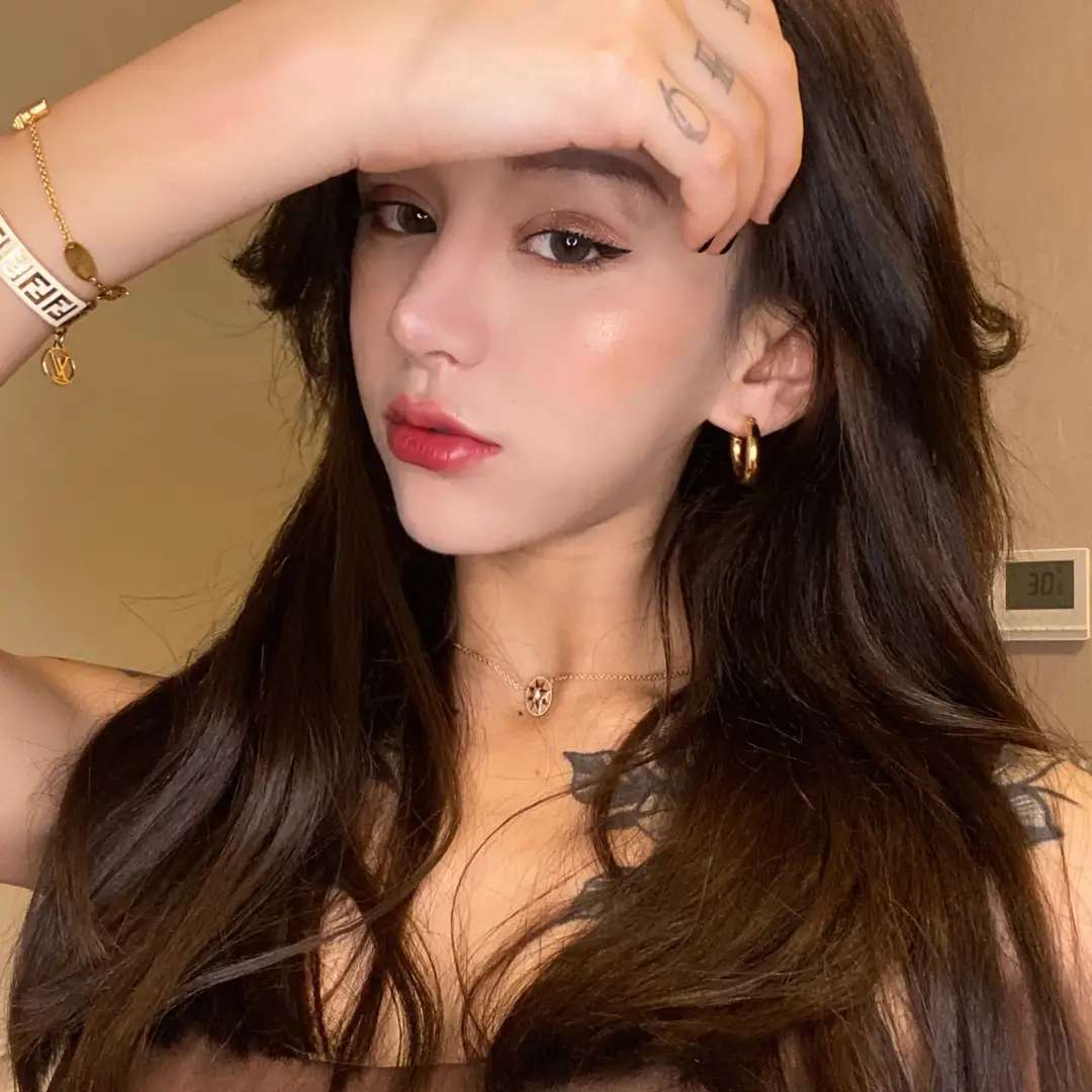 高冷疏离的漂亮女生真人小众头像图片