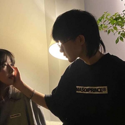 一对两张情侣恩爱自拍_真人情头头像图片