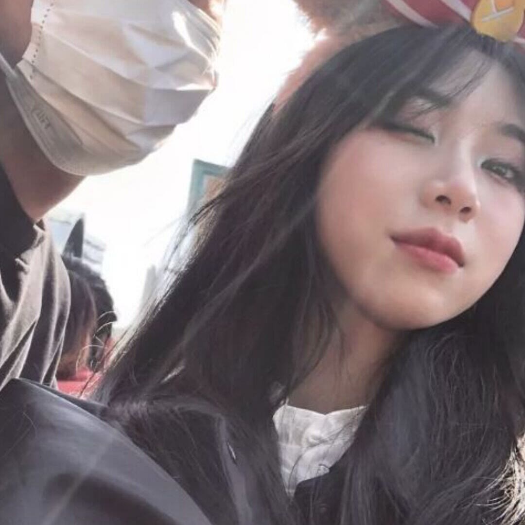 情侣秀恩爱一对两张真人微信头像图片