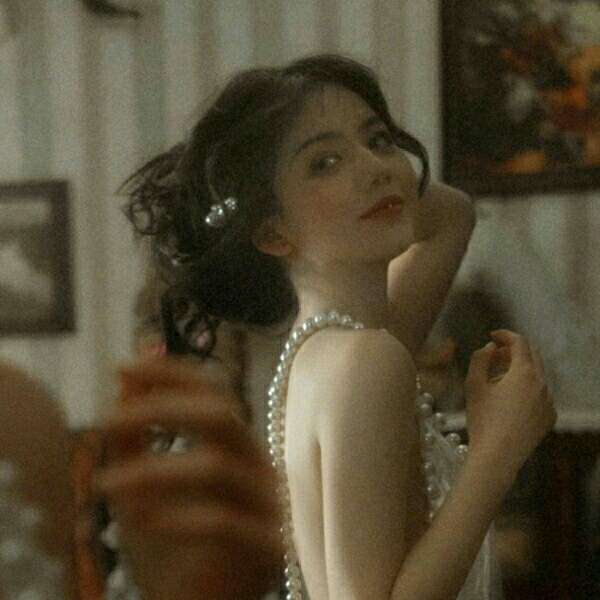 精选复古气质高颜值女生微信头像图片