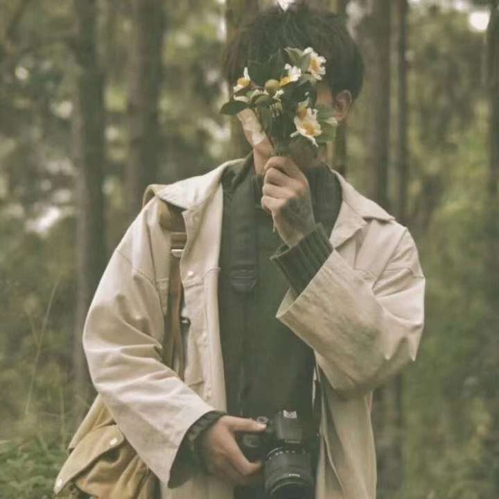 男生‘‘虽然事情总要先分先后，但是你先全世界后。’’头像图片