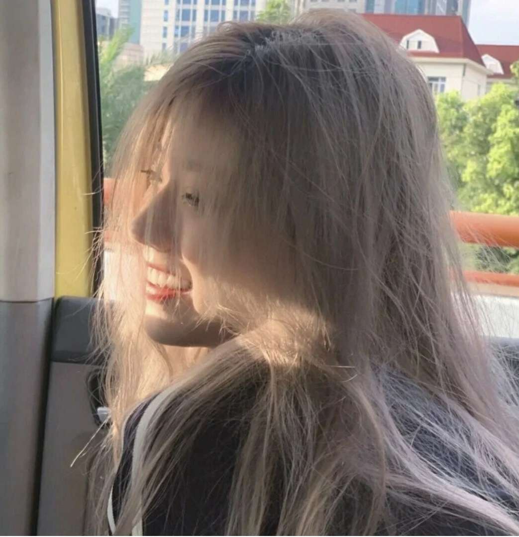 气质高颜值的女生笑容甜美干净又高级微信头像图片