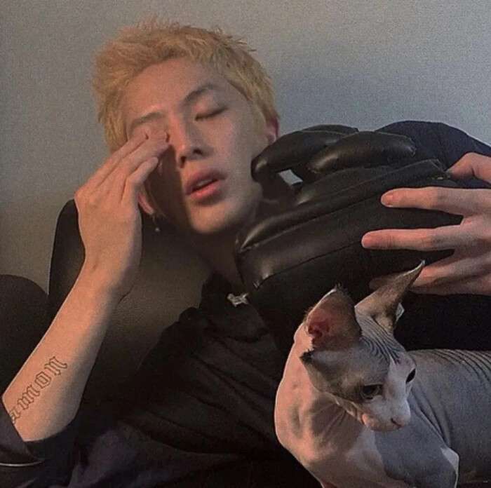 苏瓷:成熟高冷男头（个性 高冷 时尚 男生 ）头像图片