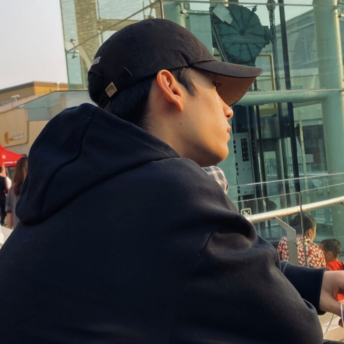 祁宋  风格高冷文艺范真人男生头像图片