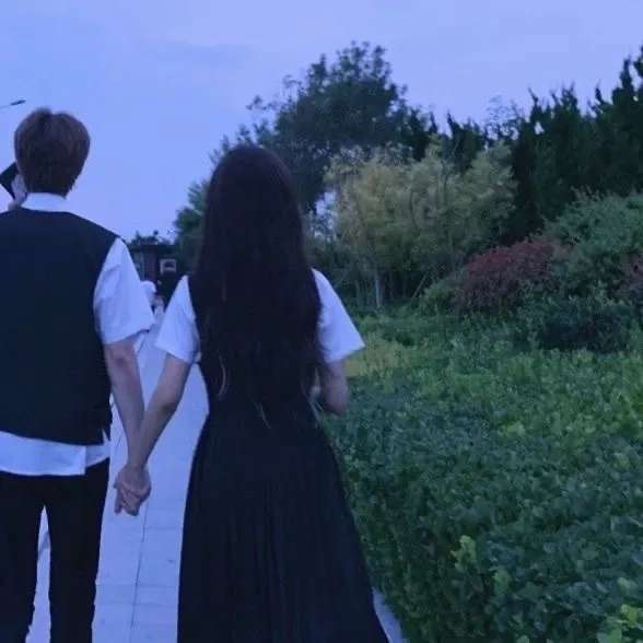 牵手情侣唯美风格高清微信情头图片